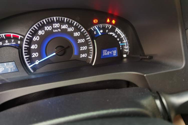 Used Toyota Camry 2013 2.0G Comfort Edition Odometer Close Up