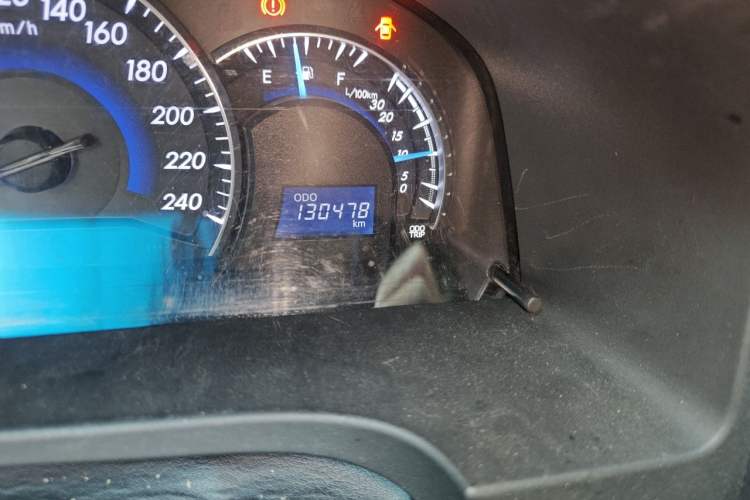 Used Toyota Camry 2013 2.0G Comfort Edition Odometer Close Up