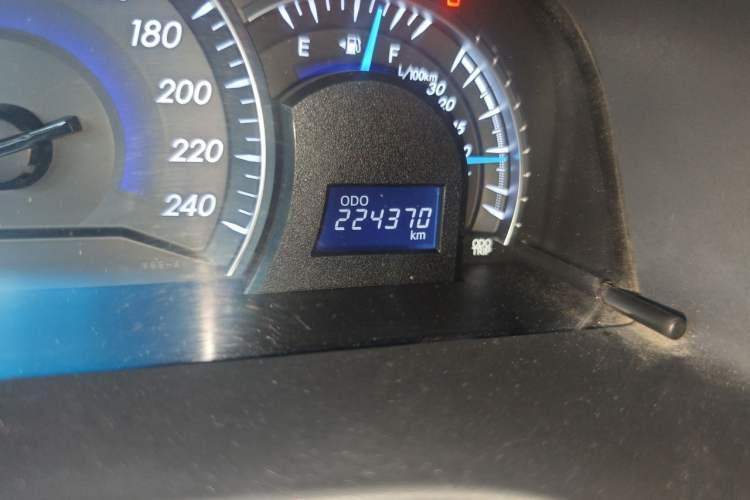 Used Toyota Camry 2013 2.0G Comfort Edition Odometer Close Up