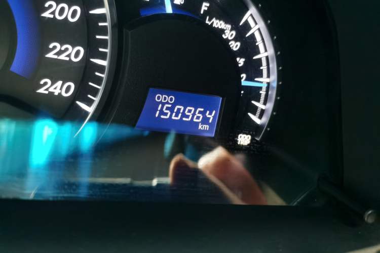 Used Toyota Camry 2013 2.5G Comfort Edition Odometer Close Up