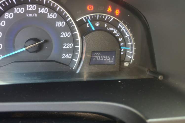 Used Toyota Camry 2013 2.0G Comfort Edition Odometer Close Up