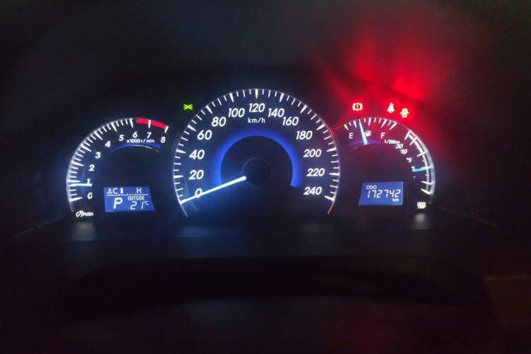Used Toyota Camry 2013 2.0G Comfort Edition Odometer Close Up