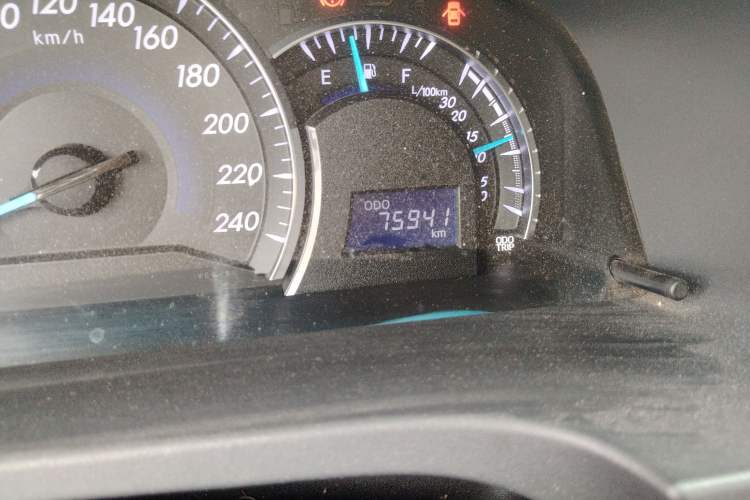 Used Toyota Camry 2013 2.0G Comfort Edition Odometer Close Up