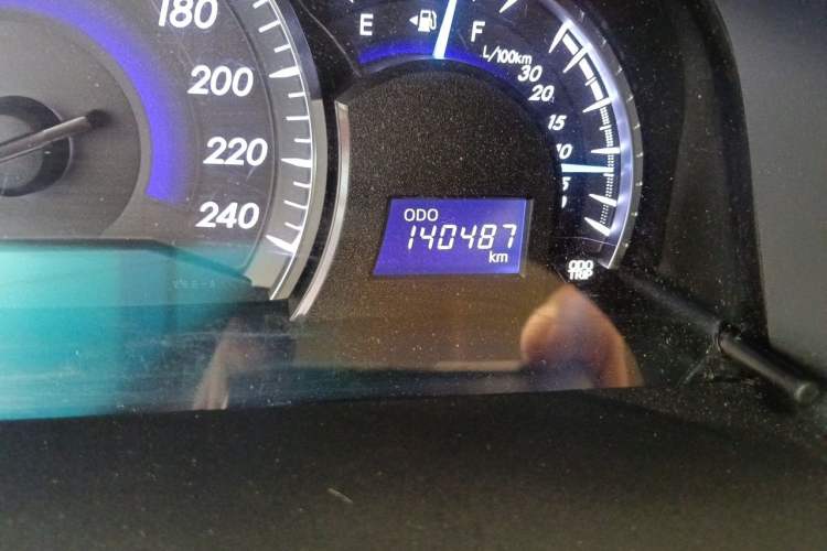 Used Toyota Camry 2013 2.0G Comfort Edition Odometer Close Up