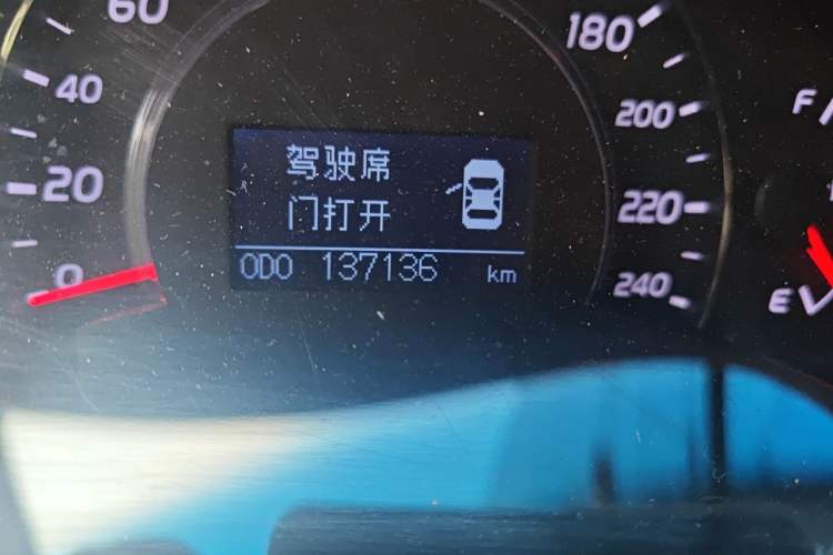 Used Toyota Camry 2013 200G Classic Luxury Edition Odometer Close Up