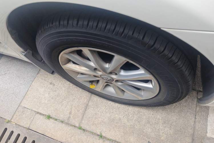 Used Toyota Camry 2013 200E Classic Elite Edition Right Front Wheel Hub