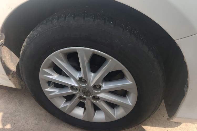 Used Toyota Camry 2013 2.0G Comfort Edition Right Front Wheel Hub