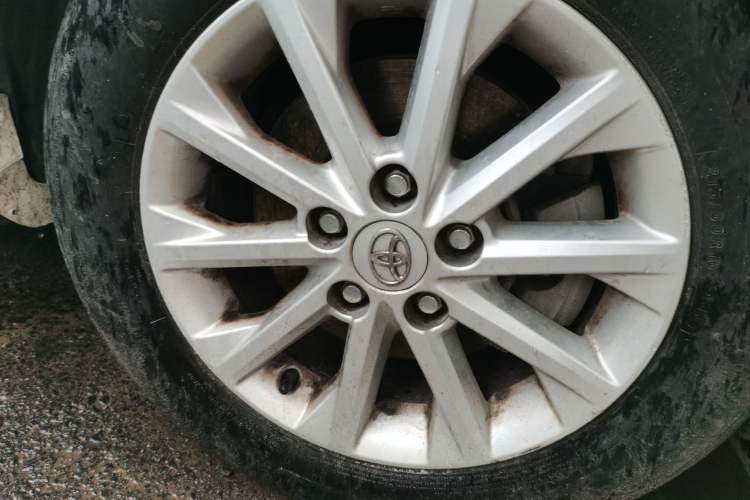 Used Toyota Camry 2013 2.0G Comfort Edition Right Front Wheel Hub