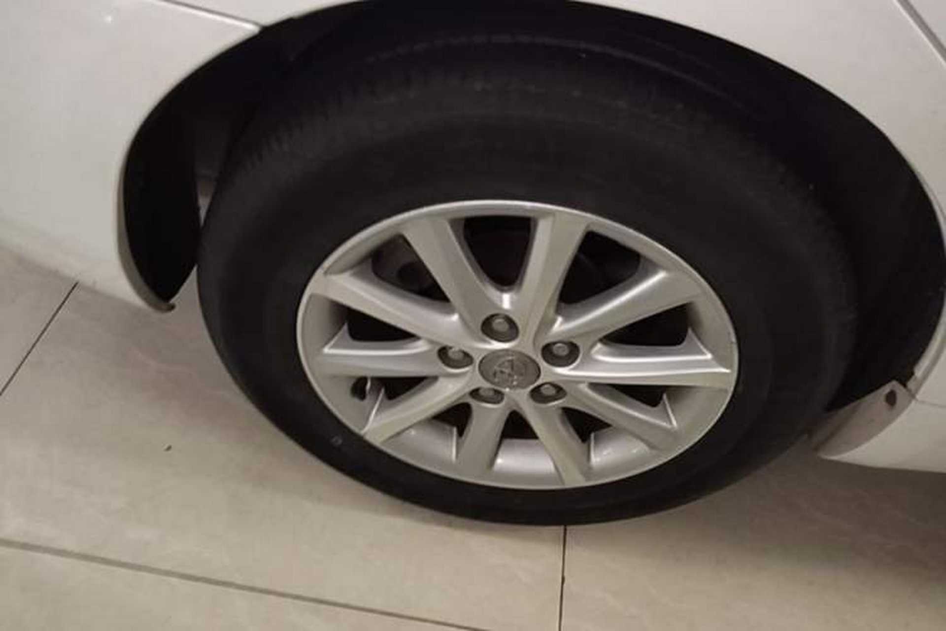 Used Toyota Camry 2013 200E Classic Elite Edition Right Rear Wheel Hub