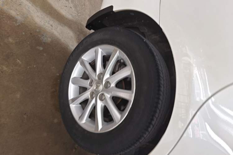 Used Toyota Camry 2013 200E Classic Elite Edition Right Rear Wheel Hub