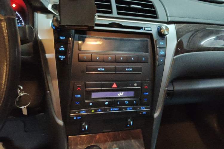 Used Toyota Camry 2015 2.0G Premier Edition Audio And AC Panel
