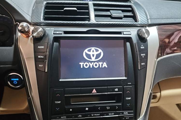 Used Toyota Camry 2015 Dual-Engine 2.5 HG Luxury Navigation Edition Audio And AC Panel