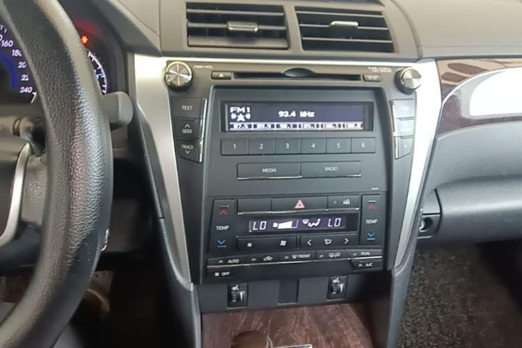 Used Toyota Camry 2015 2.0G Premier Edition Audio And AC Panel