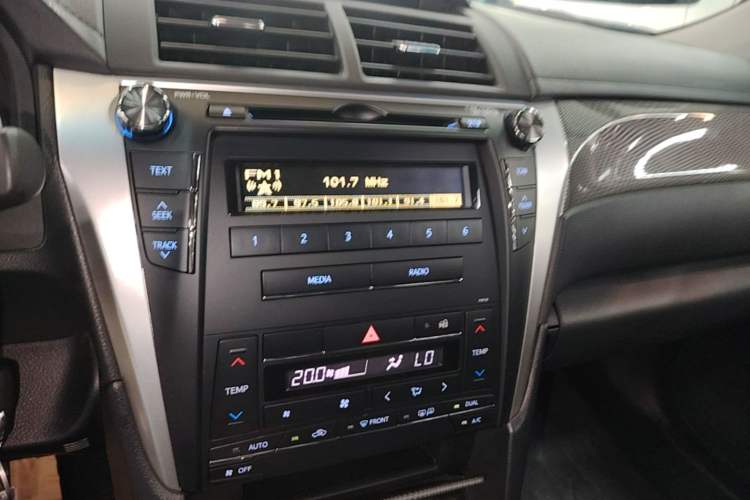 Used Toyota Camry 2015 Junrui 2.0S Activa Edition Audio And AC Panel