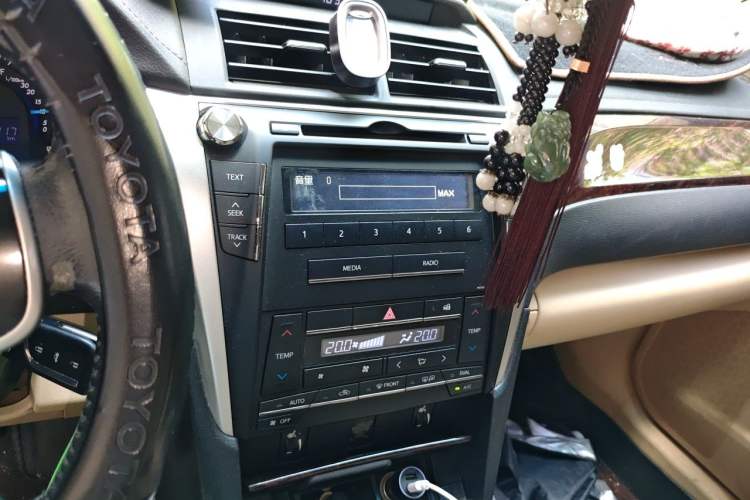 Used Toyota Camry 2015 2.0G Premier Edition Audio And AC Panel