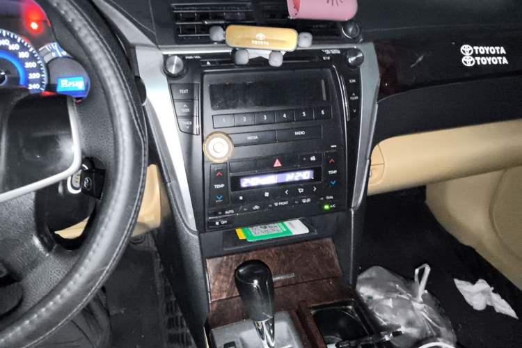 Used Toyota Camry 2015 2.0E Elite Edition Audio And AC Panel