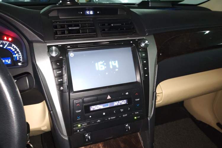 Used Toyota Camry 2015 2.0G Premier Edition Audio And AC Panel