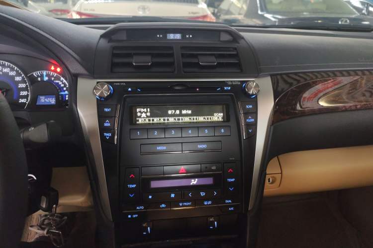 Used Toyota Camry 2015 2.0G Premier Edition Audio And AC Panel