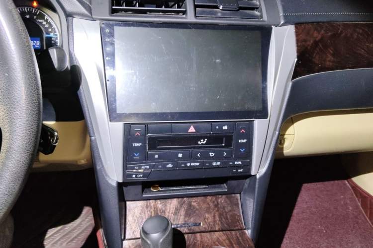 Used Toyota Camry 2015 2.0E Elite Edition Audio And AC Panel