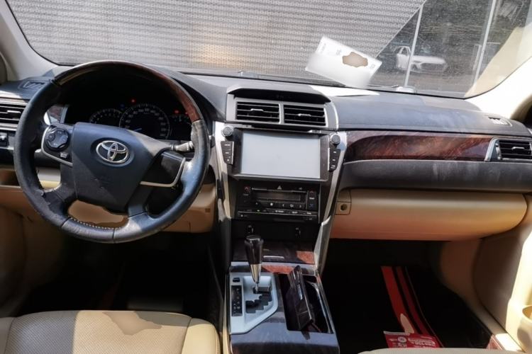 Used Toyota Camry 2015 2.0G Premier Edition Center Console