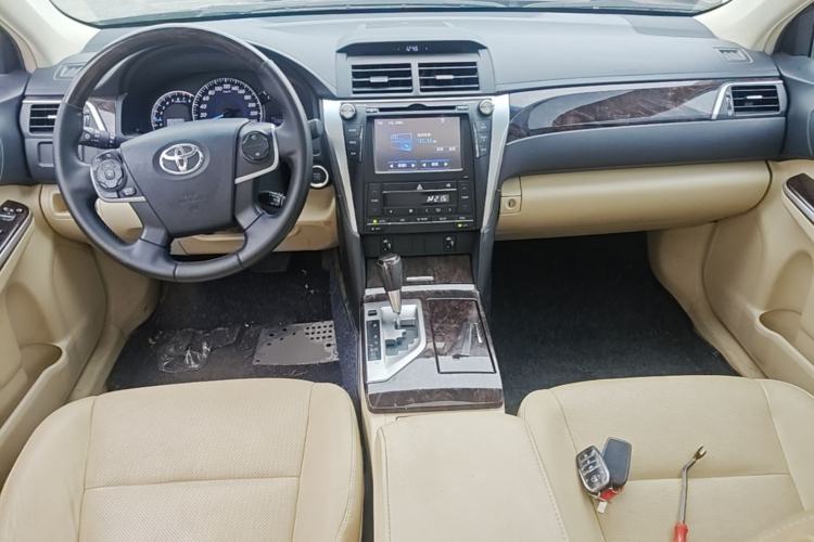 Used Toyota Camry 2015 2.5G Luxury Navigation Edition Center Console