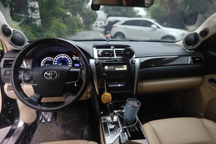 Used Toyota Camry 2015 2.0G Premier Edition Center Console