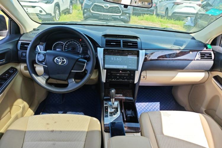Used Toyota Camry 2015 2.0E Elite Edition Center Console
