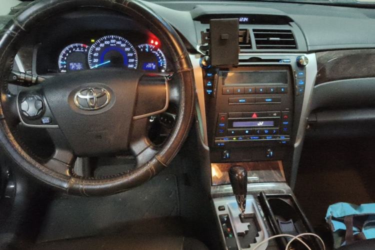 Used Toyota Camry 2015 2.0G Premier Edition Center Console