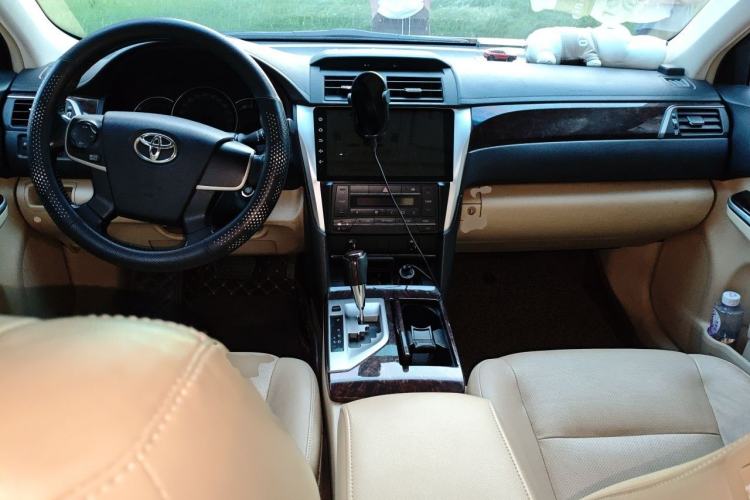Used Toyota Camry 2015 2.0G Premier Edition Center Console
