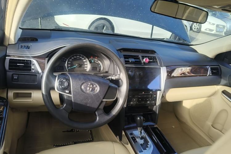 Used Toyota Camry 2015 2.0E Elite Edition Center Console