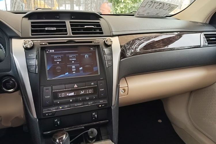 Used Toyota Camry 2015 2.5G Luxury Navigation Edition Center Console
