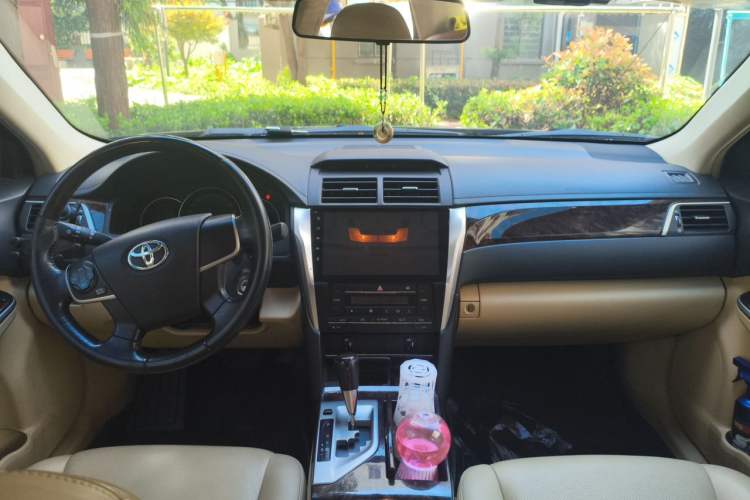 Used Toyota Camry 2015 2.0G Premier Edition Center Console