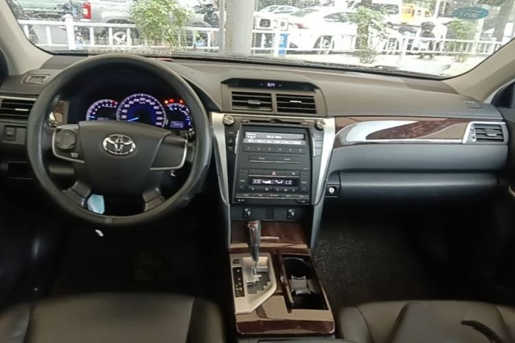 Used Toyota Camry 2015 2.0G Premier Edition Center Console