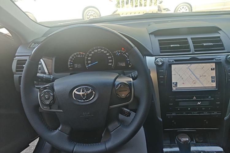 Used Toyota Camry 2015 2.5G Luxury Navigation Edition Center Console