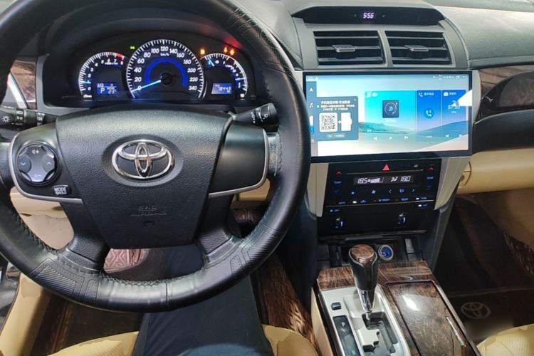 Used Toyota Camry 2015 2.0G Premier Edition Center Console