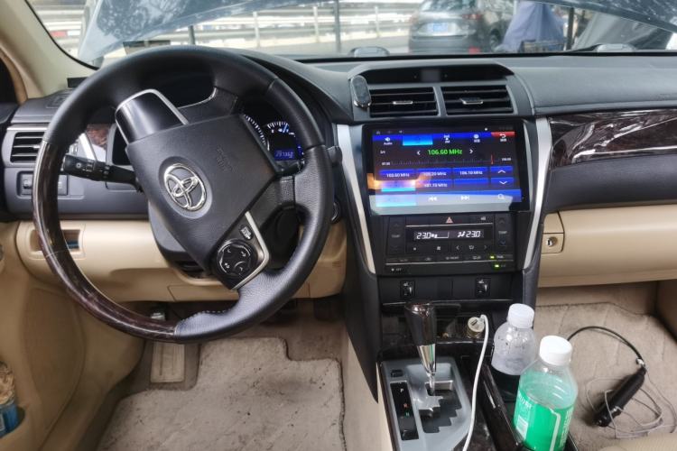 Used Toyota Camry 2015 2.0G Premier Edition Center Console