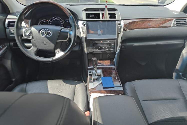 Used Toyota Camry 2015 2.0G Premier Edition Center Console