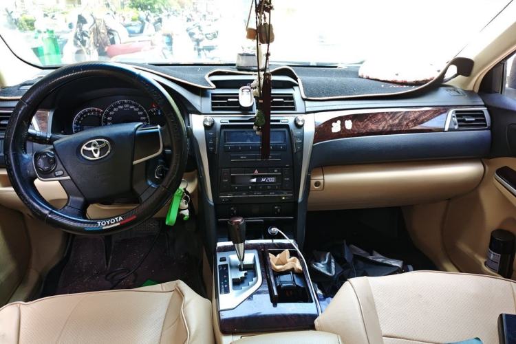 Used Toyota Camry 2015 2.0G Premier Edition Center Console