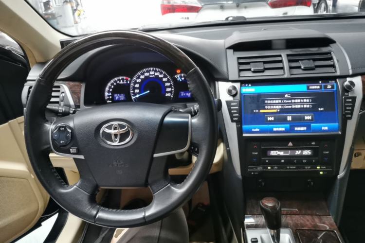 Used Toyota Camry 2015 2.0G Premier Edition Center Console