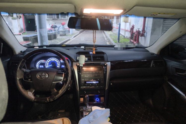 Used Toyota Camry 2015 2.0G Premier Edition Center Console