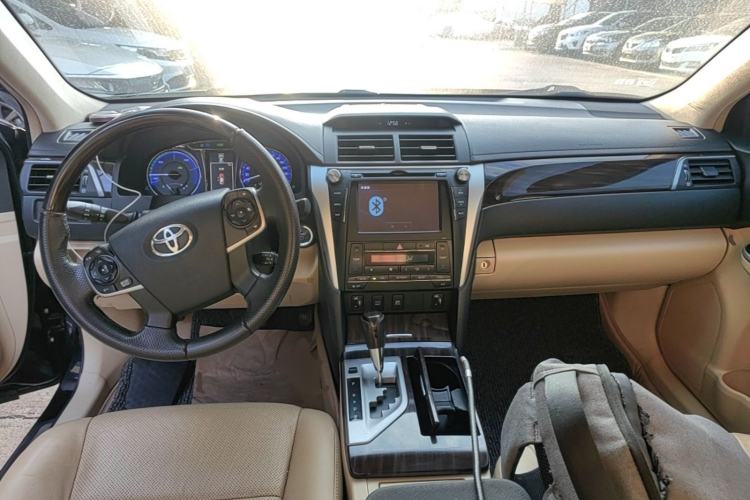 Used Toyota Camry 2015 Dual-Engine 2.5 HG Luxury Navigation Edition Center Console