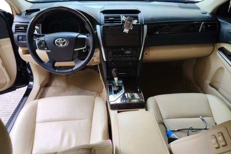 Used Toyota Camry 2015 2.0G Premier Edition Center Console