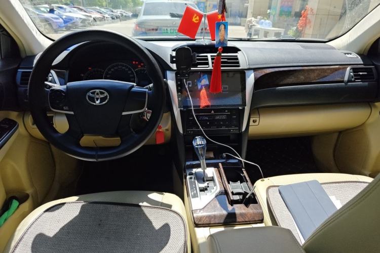 Used Toyota Camry 2015 2.0E Elite Edition Center Console