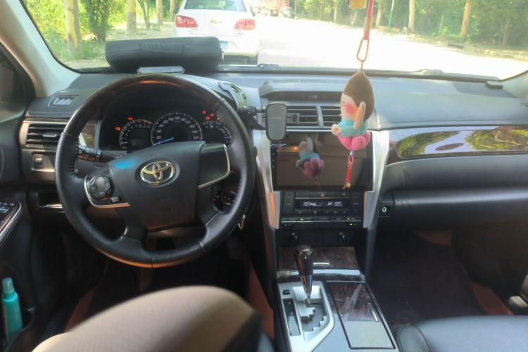 Used Toyota Camry 2015 2.0G Premier Edition Center Console