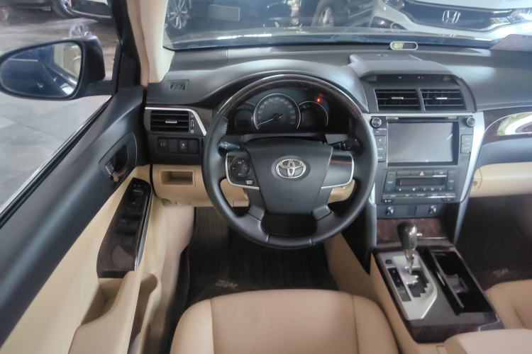 Used Toyota Camry 2015 2.0G Premier Edition Center Console
