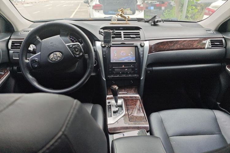 Used Toyota Camry 2015 2.5G Luxury Navigation Edition Center Console