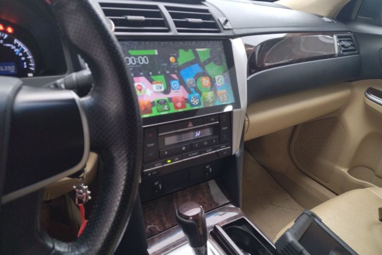 Used Toyota Camry 2015 2.0G Premier Edition Center Console