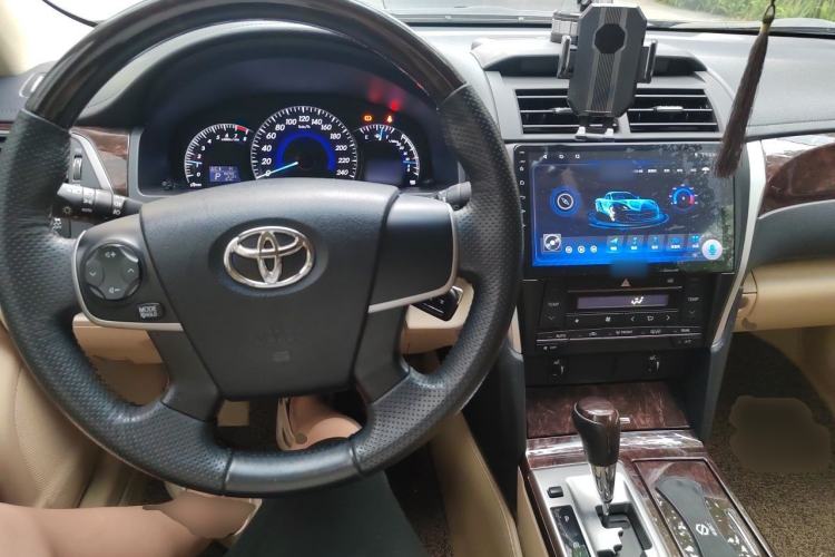 Used Toyota Camry 2015 2.0G Premier Edition Center Console