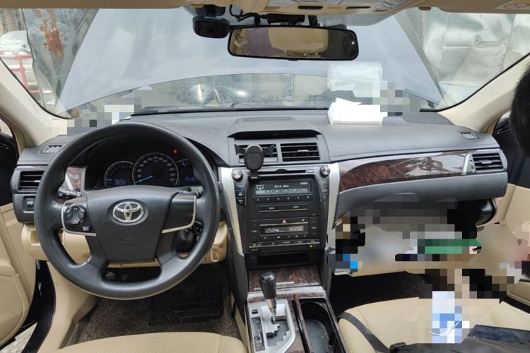 Used Toyota Camry 2015 2.0E Elite Edition Center Console