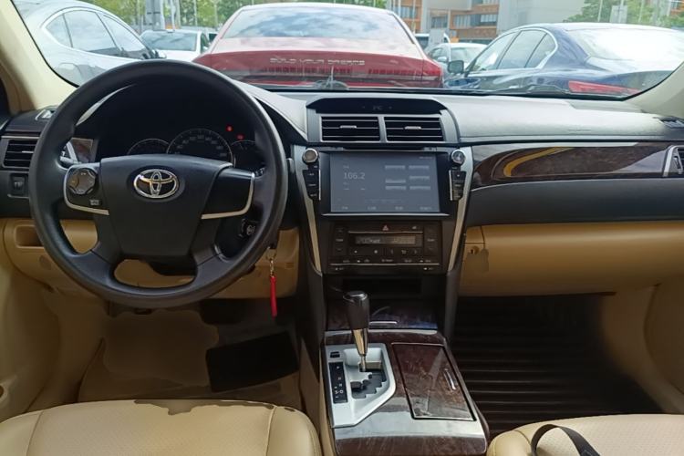 Used Toyota Camry 2015 2.0E Elite Edition Center Console